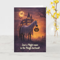 L'humour d'Halloween avec un cheval qui fait du po