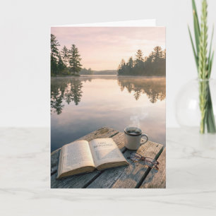 Carte Livre ouvert d'anniversaire avec du café sur un qu