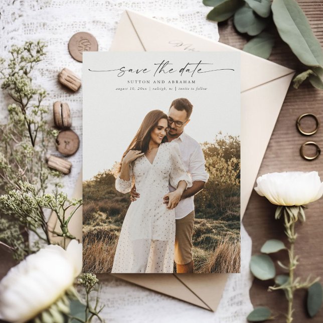 Carte magnétique de mariage photo à écriture éléga (An elegant photo wedding save the date magnet with handwritten script and minimal typography.)