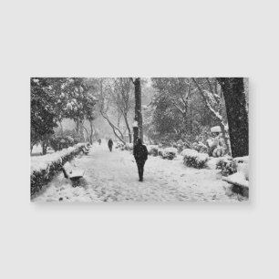 Carte Magnétique Personnes au parc par une journée d'hiver enneigée
