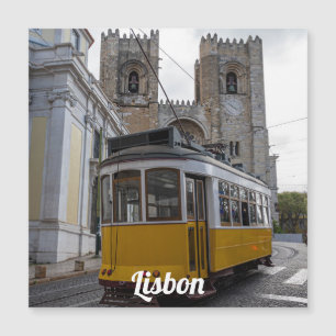 Carte Magnétique Tramway jaune sur la cathédrale de Lisbonne au Por