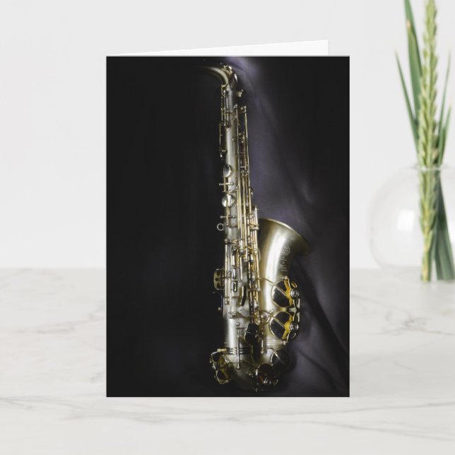 Carte Magnifique saxophone en laiton sur arrière - plan  (Devant)