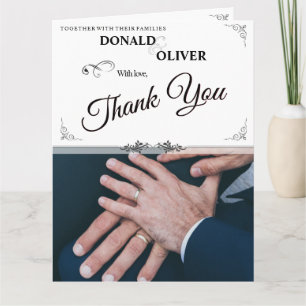 Carte Mains d'un couple gay de mariage avec des anneaux