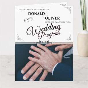 Carte Mains d'un couple gay de mariage avec des anneaux