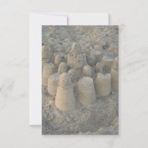 Carte mariage de rêve sur une plage avec un château de s