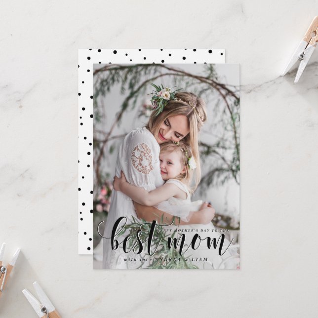 Carte Meilleure maman | Black Modern Calligraphy Fête de (Devant/Arrière en situation)