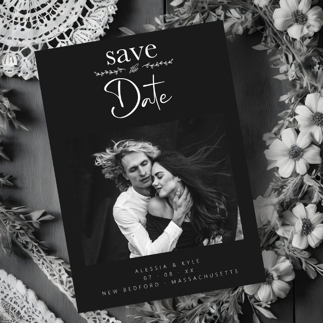 Carte Minimalist Chic Elegant B&W Photo Couple Wedding (Minimalist Chic Elegant B&W Photo Couple Wedding Save the Date.)