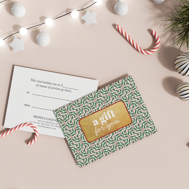 CARTE NOËL VERT OR ROUGE VACANCES SPÉCIALES (GREEN FOLIAGE RED BERRIES FAUX GOLD PLAQUE ELEGANT LUXURY FESTIVE CHRISTMAS GIFT CARD)