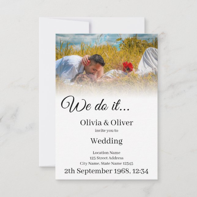 Carte Nous le faisons - Embrasser un couple sur un pré (Devant)