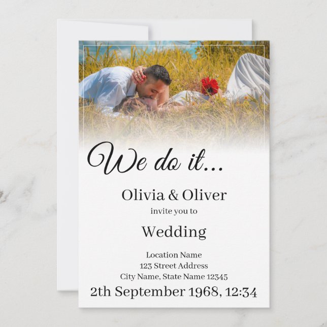 Carte Nous le faisons - Embrasser un couple sur un pré (Devant)