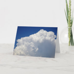 Carte Nuages de Puffy blanc dans le ciel bleu Arrière - 
