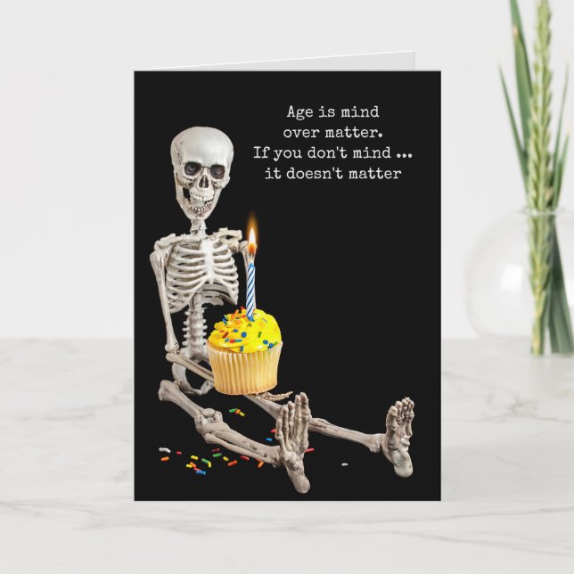 Carte Obtenir le squelette plus âgé Anniversaire Cupcake (Devant)