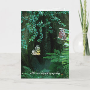 Carte paire de papillons sympathiques dans un jardin tro
