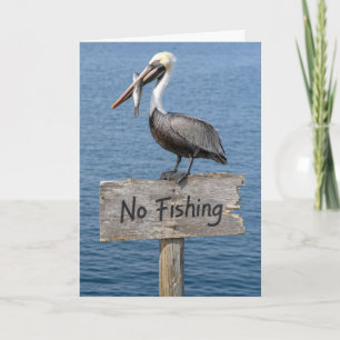 Carte Pélican d'anniversaire avec poisson sur panneau de