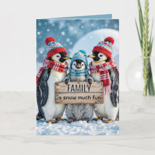 Carte Penguins de famille de Noël avec un panneau en boi