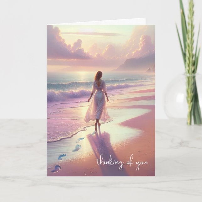 Carte Penser À Vous, Femme Marchant Sur La Plage (Devant)