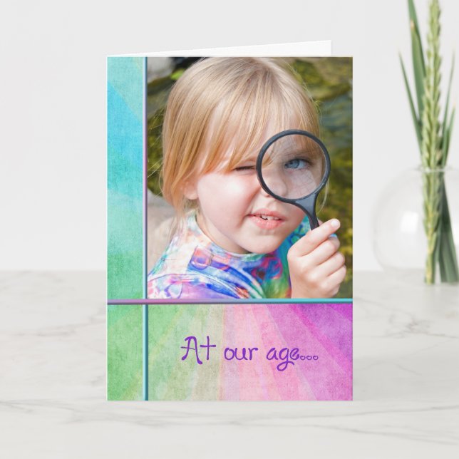 Carte petite fille avec l'humour d'anniversaire de loupe (Devant)