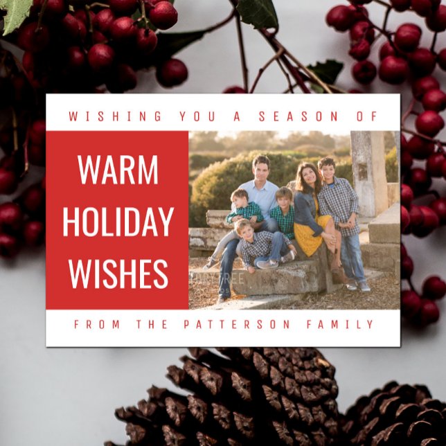 Carte photo de congés géométriques gras| Rouge (Red Bold Geometric Holiday Photo Card)