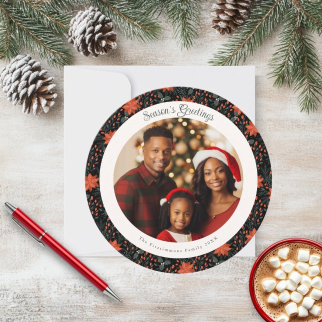 Carte photo de Noël moderne Black & Red Poinsettia (Poinsettia Season Circle Photo Christmas Card black)