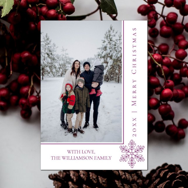 Carte photo de Noël Snowflake moderne | Magenta (Magenta Modern Snowflake Christmas Photo Card)