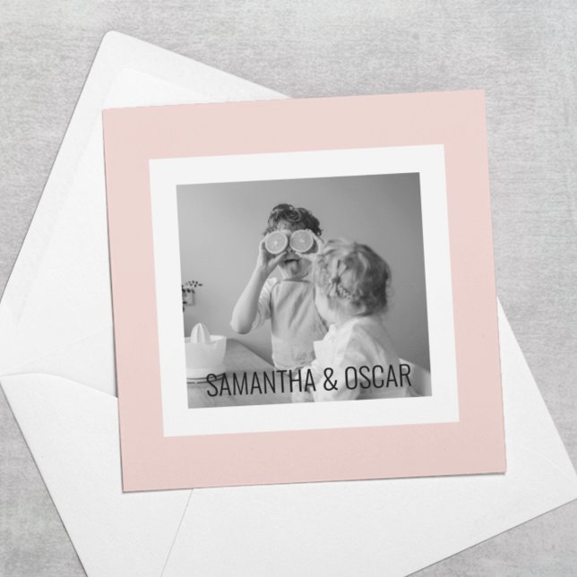 Carte Photo Famille Moderne Pastel Rose Simple Cadeau (Créateur téléchargé)
