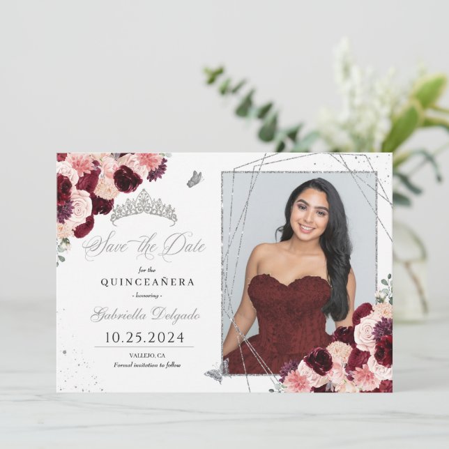 Carte photo Rose Bourgogne Quinceañera Enregistrer (Debout devant)