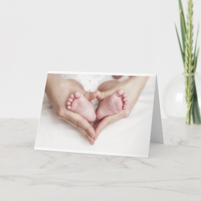Carte Pieds de bébé dans des mains de mère (Devant)