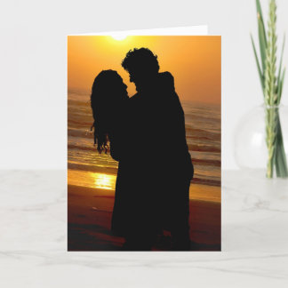 Carte plage couple embrasser