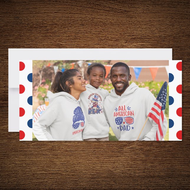 Carte Pois patriotiques rouges blancs et bleus (Center your family photo against the red, white and blue polka dot pattern.)