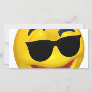 Carte portant des lunettes de soleil foncé