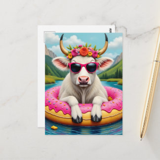 Carte Postale Adorable Cow on a Float Trip