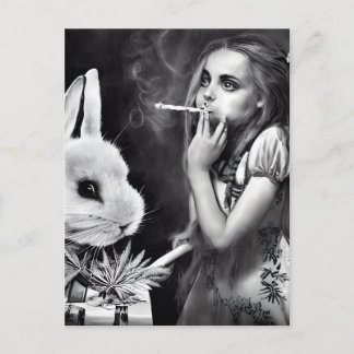 Carte Postale Alice fume du cannabis avec le lapin blanc Postca