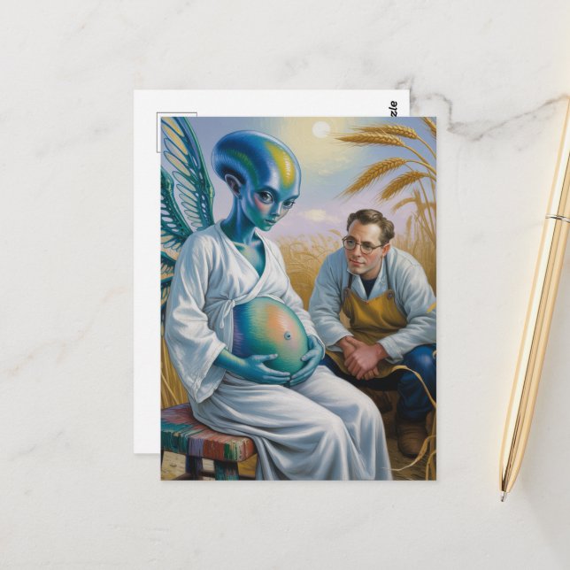Carte Postale Alien enceinte avec ailes dans le champ de blé Sur (Devant/Arrière en situation)