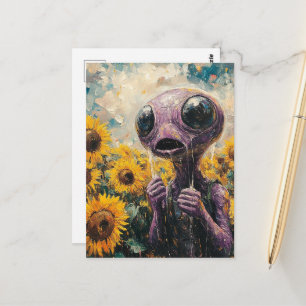 Carte Postale Alien violet dans un champ de tournesols