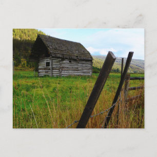 Carte Postale Ancienne grange abandonnée en campagne avec clôtur