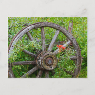 Carte Postale Ancienne roue de wagon dans la vieille ville histo