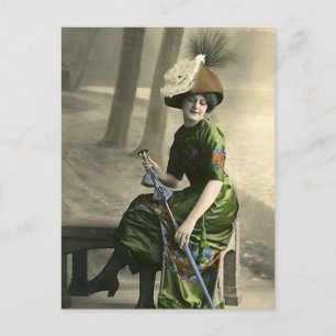 Carte Postale Assise sur le Banc Avec Parapluie