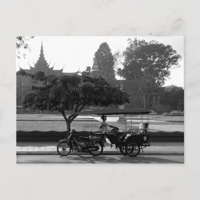 Carte Postale Avant le musée B&W (Devant)