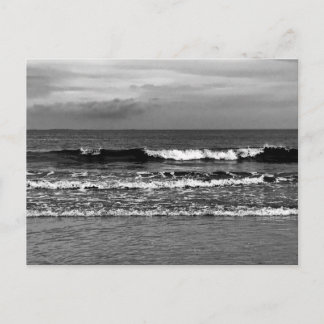 Carte postale avec photo en noir et blanc de l'océ