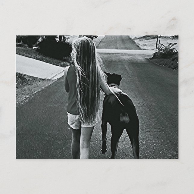 Carte postale B&W Girl and Dog (Devant)