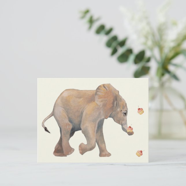 Carte postale Baby Elephant avec des cupcakes (Debout devant)