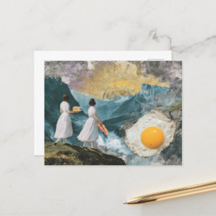 Carte Postale Bacon surréaliste et oeufs dans les montagnes