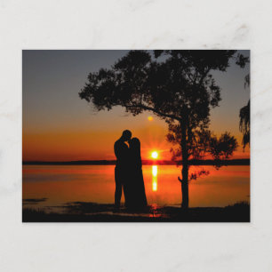 Carte Postale Baiser romantique au coucher du soleil