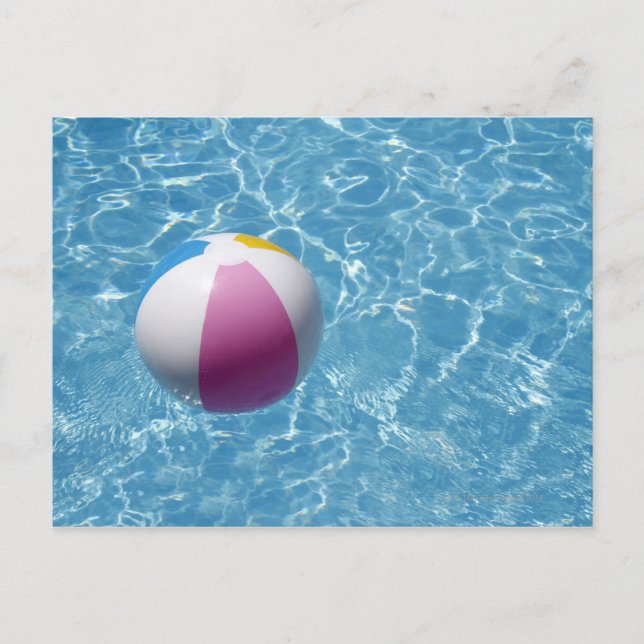 Carte Postale Bal de plage dans la piscine (Devant)
