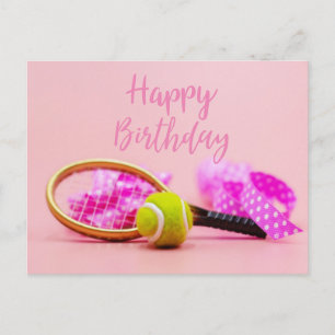Carte Postale Ball de tennis avec raquette à l'anniversaire rose
