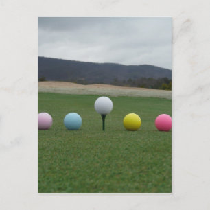 Carte Postale Ballons de golf aux couleurs vives sur une montagn