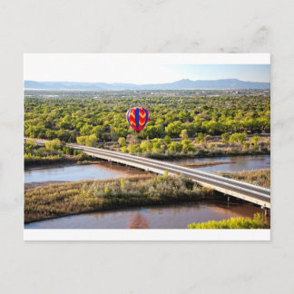 Carte Postale Balloon À Air Chaud Surplombant Le Rio Grande