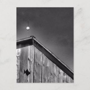 Carte Postale Barn Peak Against the Sky en noir et blanc