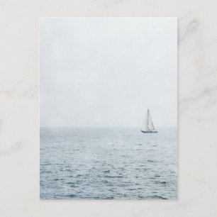 Carte Postale Bateau à voile sur Misty Blue Ocean Water Bateaux