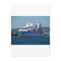 Bateau de croisière quittant Mahon